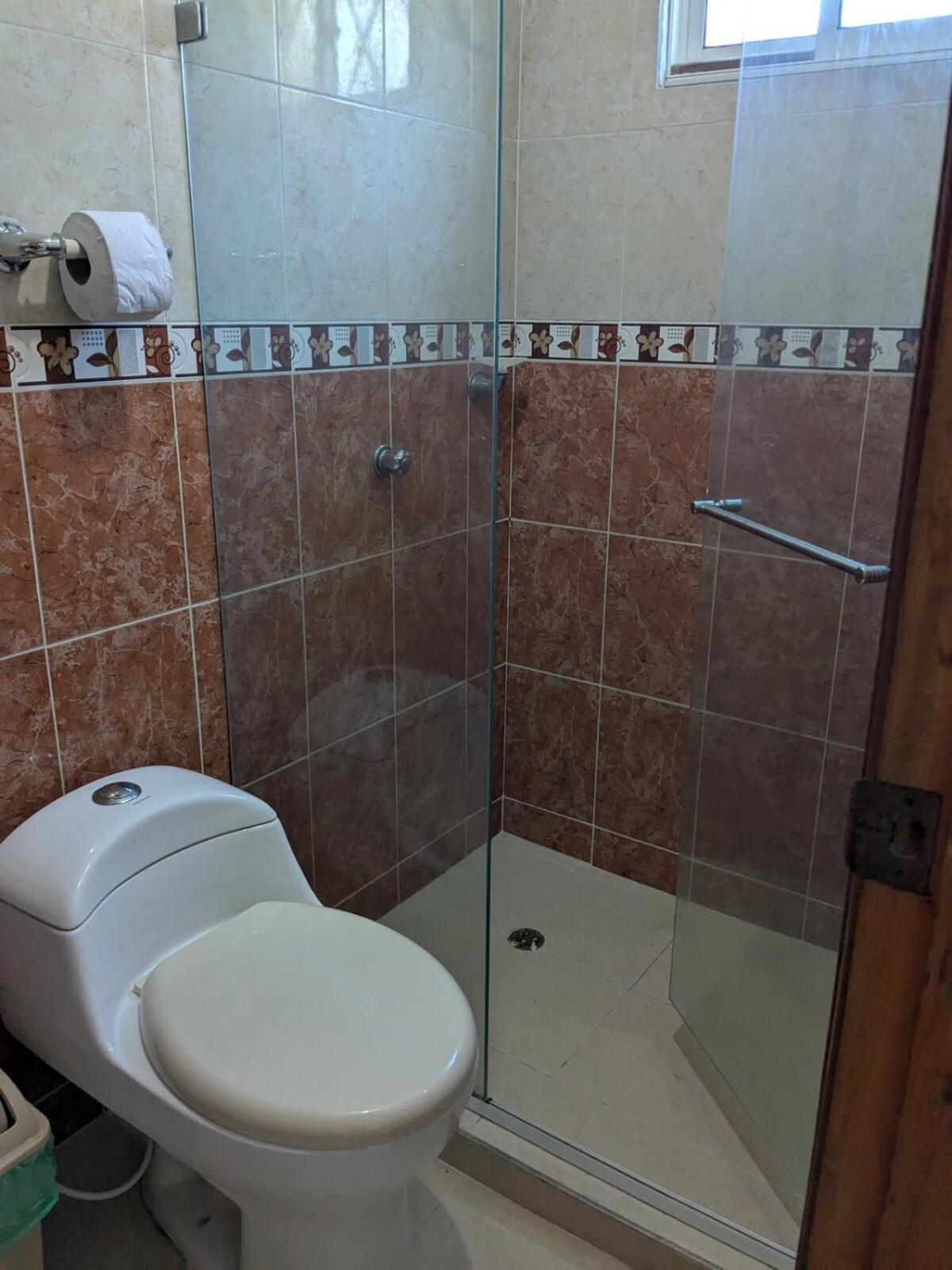 Quarto em Acomodações Particulares Me Quedo Aqui, Casa Cerca Del Aeropuerto De Cartagena! *