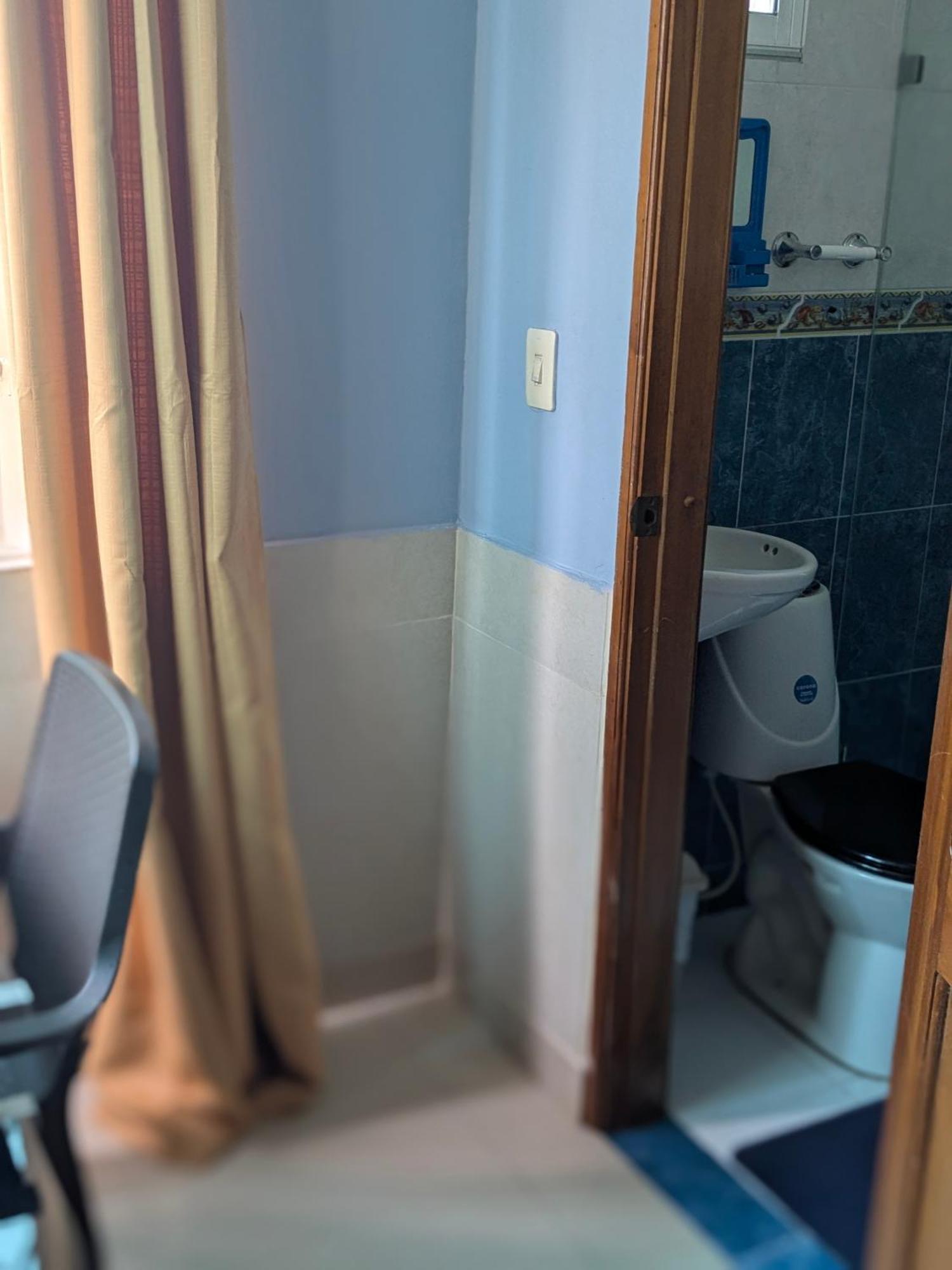 Quarto em Acomodações Particulares Me Quedo Aqui, Casa Cerca Del Aeropuerto De Cartagena! *
